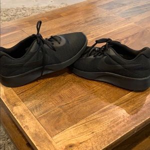 Nike Tanjun (Extra Wide) Men’s 8.5 Black